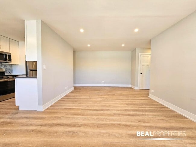 Building Photo - 1 bedroom in CHICAGO IL 60657