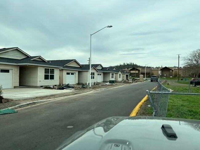 Building Photo - 145 Cottonwood Dr