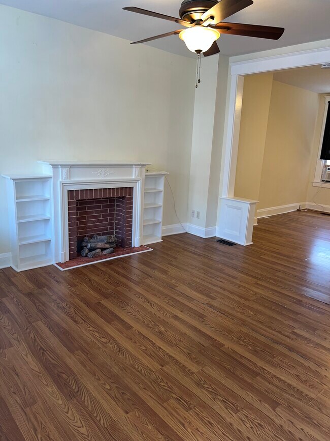 Building Photo - 1209 N Decker Ave