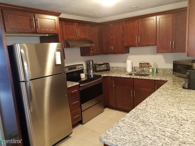 Foto del edificio - 2 br, 1.5 bath Apartment - 3 Twin Ponds Drive