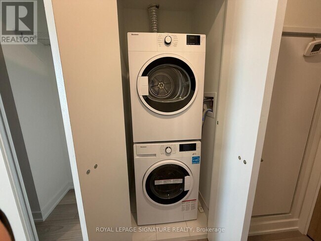 Photo du bâtiment - 1 Fairview Rd E