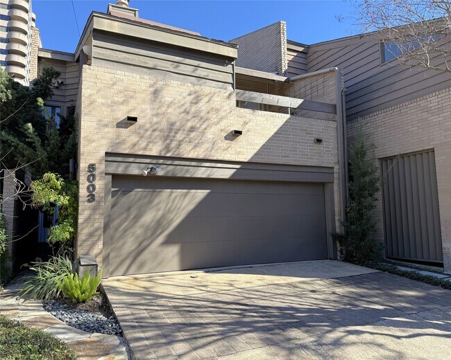 Foto del edificio - 5003 Yoakum Blvd