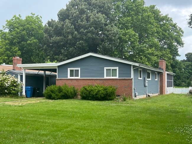 Foto del edificio - 5524 Forest View Dr