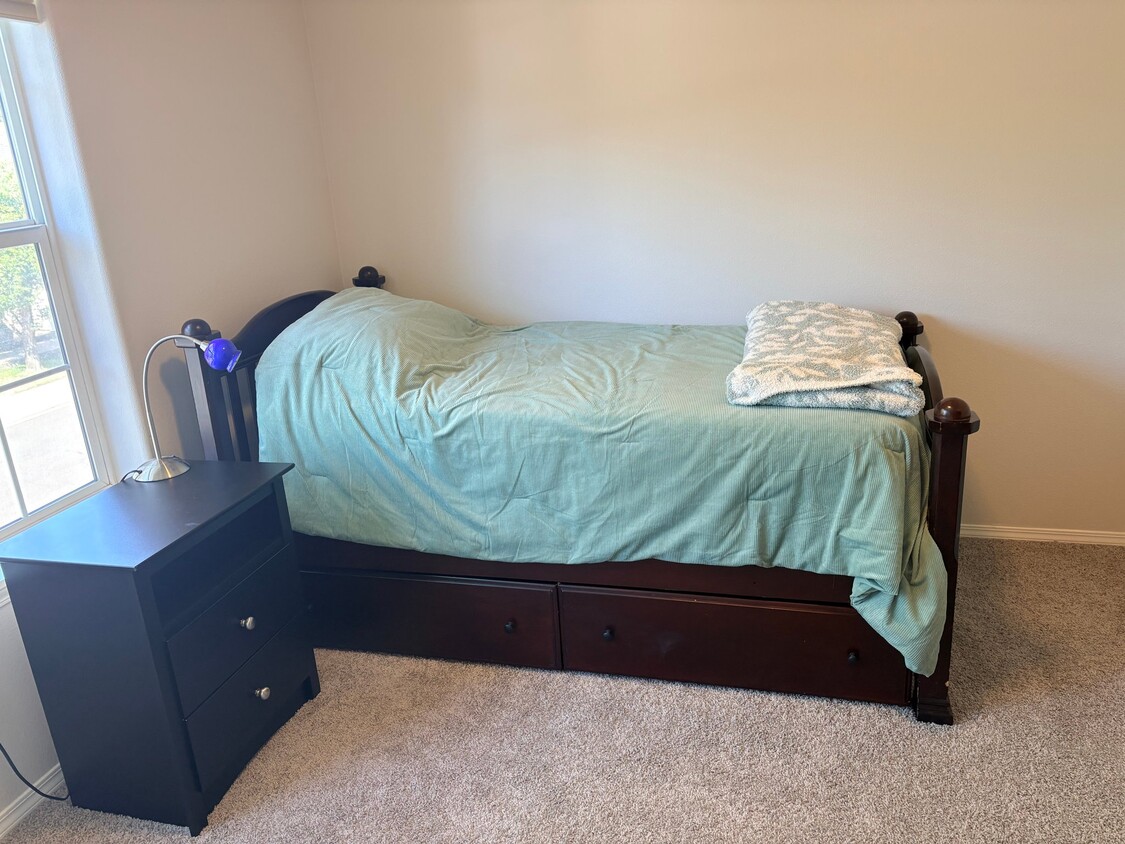 Photo - 9000 SW Ashford St (Tigard, OR)