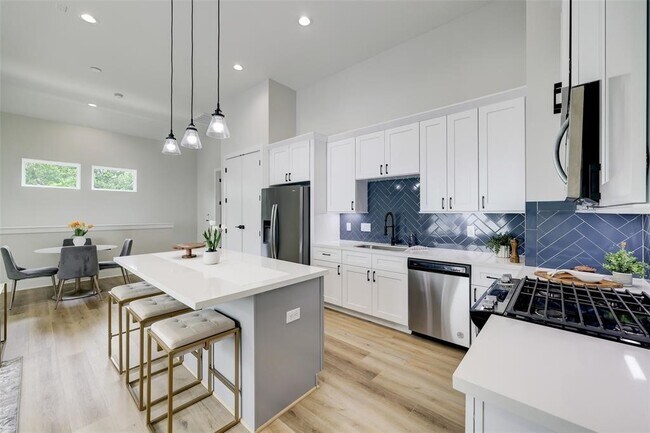 Foto del edificio - 846 Elkhart St