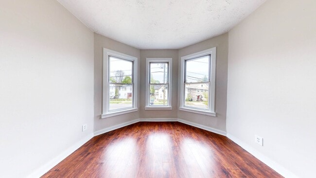 Building Photo - 46-48 Henry St - 2R