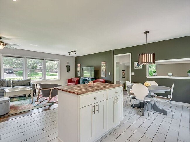 Building Photo - Charming Ranch in Franklin