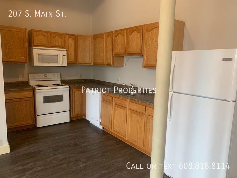 Foto principal - 2 bedroom/ 1 bath apartment in Jefferson, WI