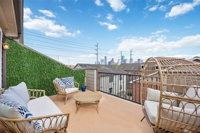 Building Photo - 2110 Shearn St