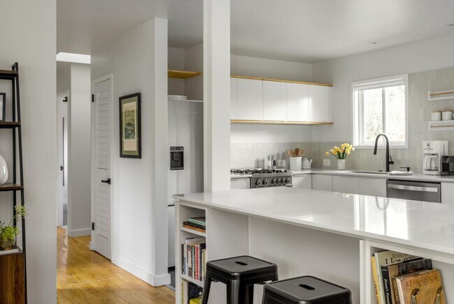 Building Photo - Pigeon Point House - 3 bedrooms