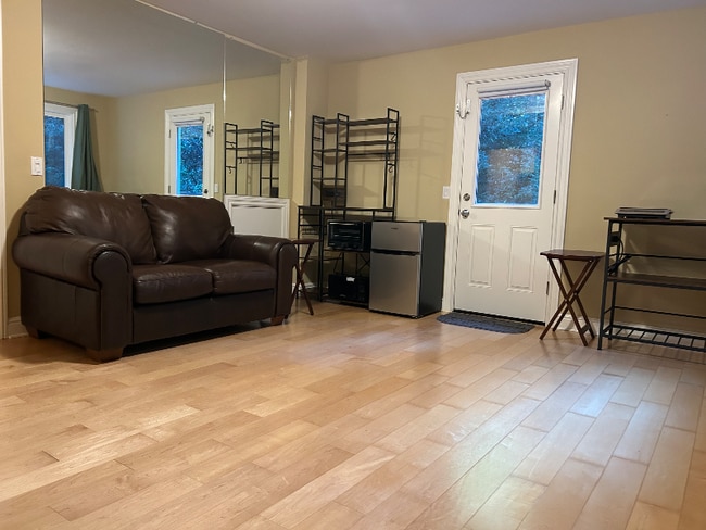 Building Photo - 435 Hubbard Gulch Rd