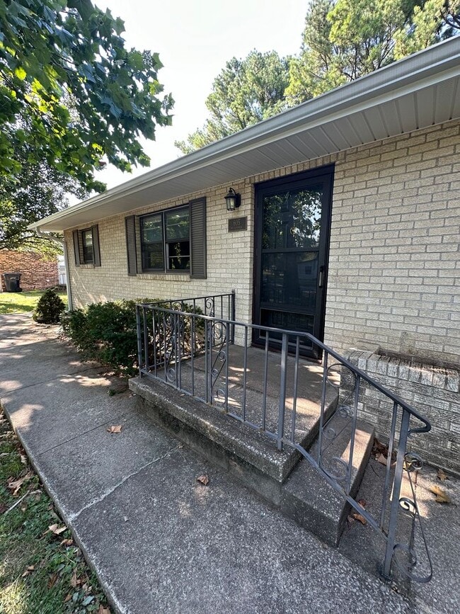 Building Photo - 601-607 Meadowmere Dr