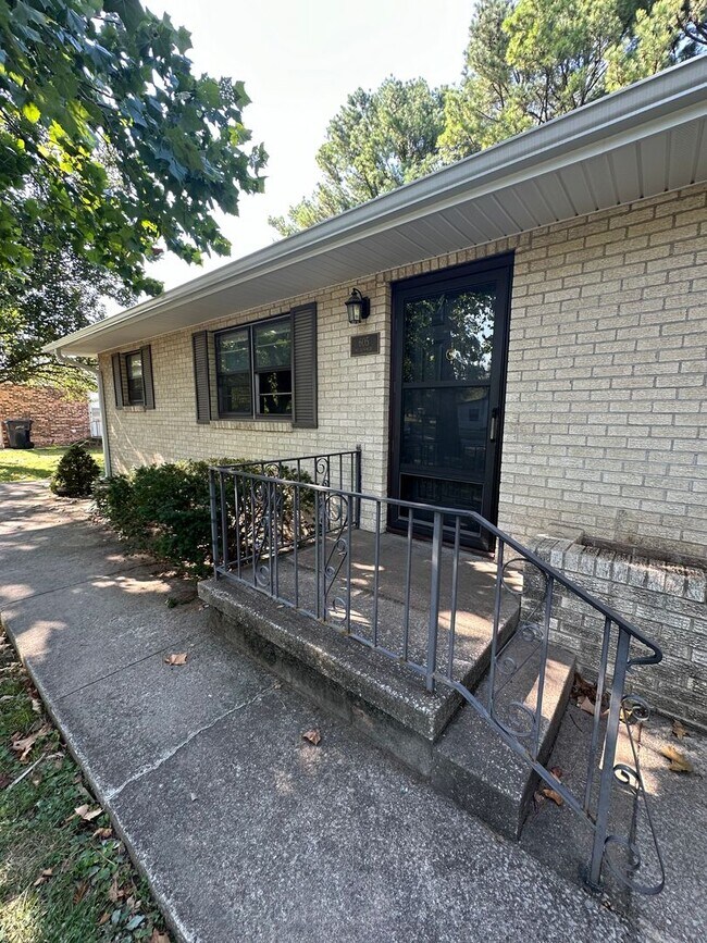 Foto del edificio - 601-607 Meadowmere Dr