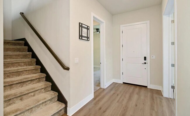 Building Photo - 14917 View Ter Ct
