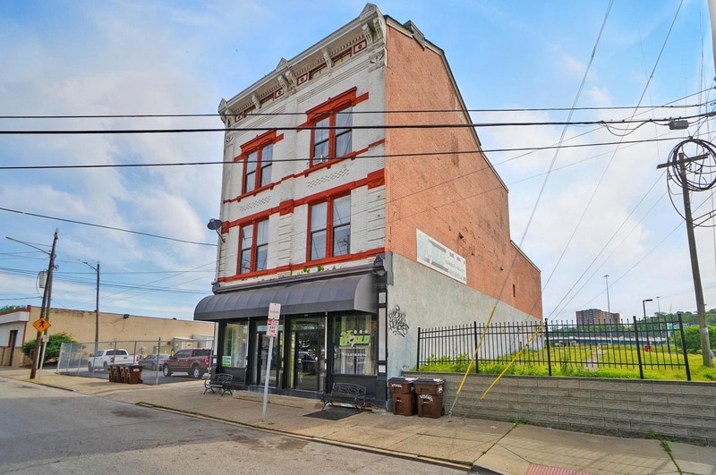 Primary Photo - 3032 Colerain Ave