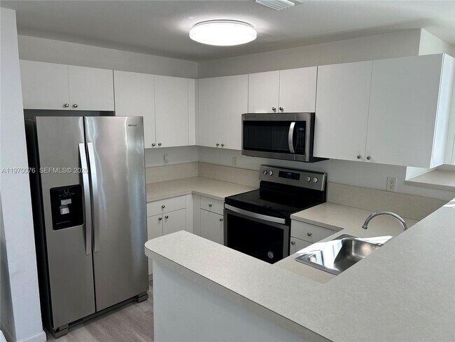 Building Photo - 10 Aragon Ave