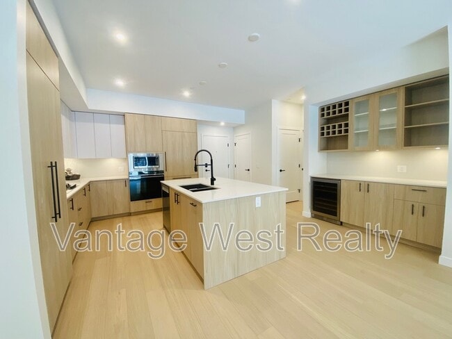 Photo du bâtiment - 9652-9652 Benchland Dr