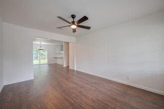 Building Photo - 2112 Walnut Ln
