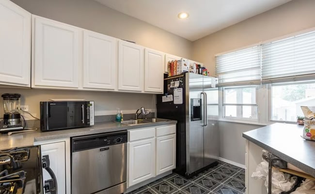 Photo - 1709 W Fletcher St Apartment