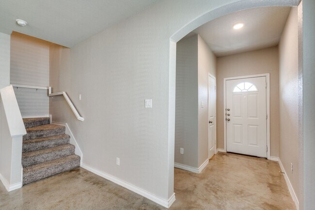 Building Photo - 3-Bedroom Duplex