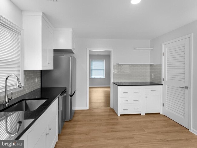 Building Photo - 701 Goldsborough St