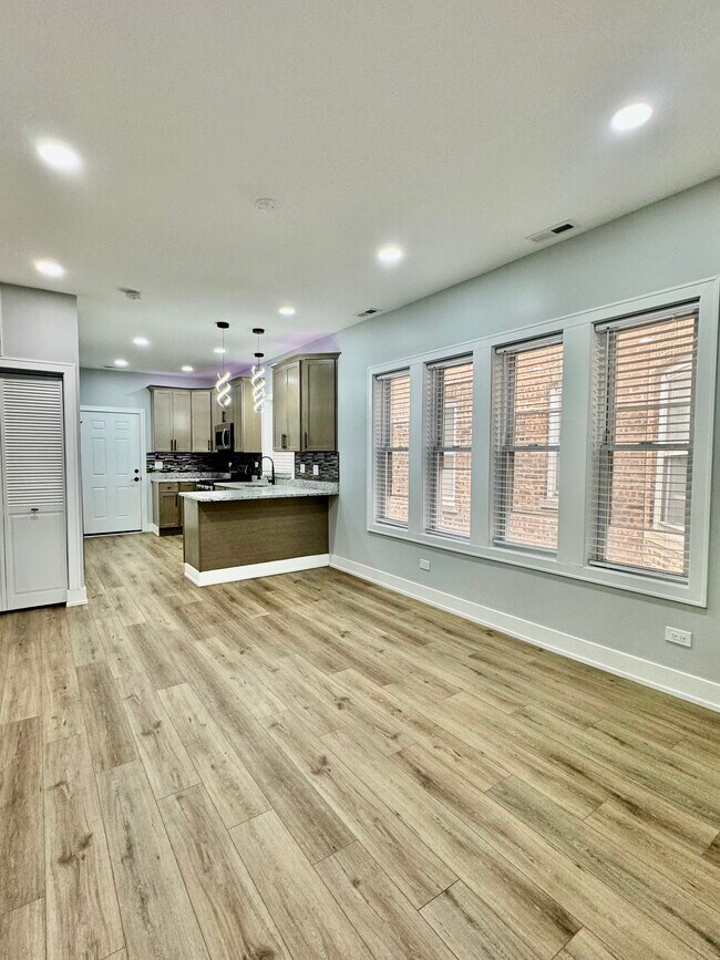 Dining Room - 6916 S Prairie Ave