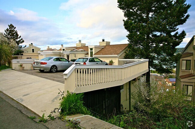 Building Photo - 184 Cazneau Ave