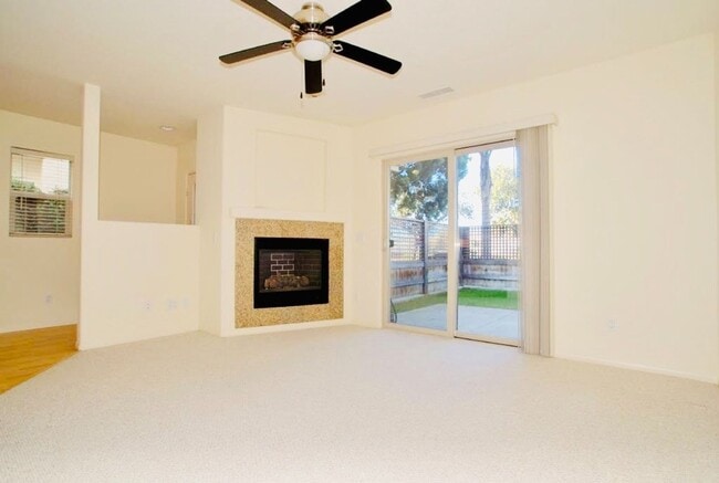Building Photo - SPACIOUS 3BD/3.5BA TOWNHOUSE IN THE HEART ...