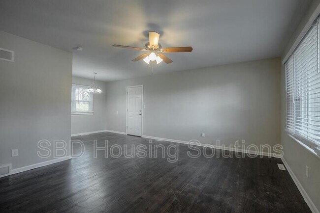 Foto del edificio - 3606 N Delaware St