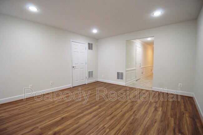 Building Photo - 14610 Robin Glen Way