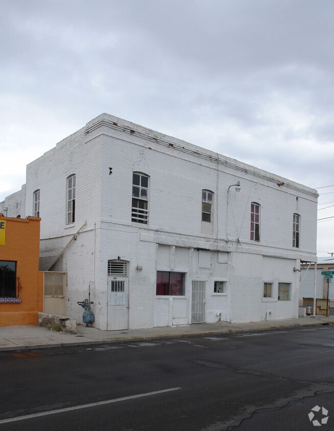 Building Photo - 1029-1031 E Missouri Ave