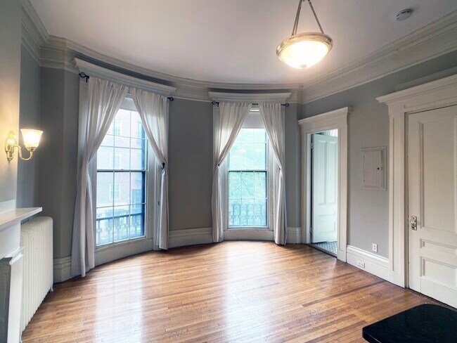 Building Photo - 106 Charles St