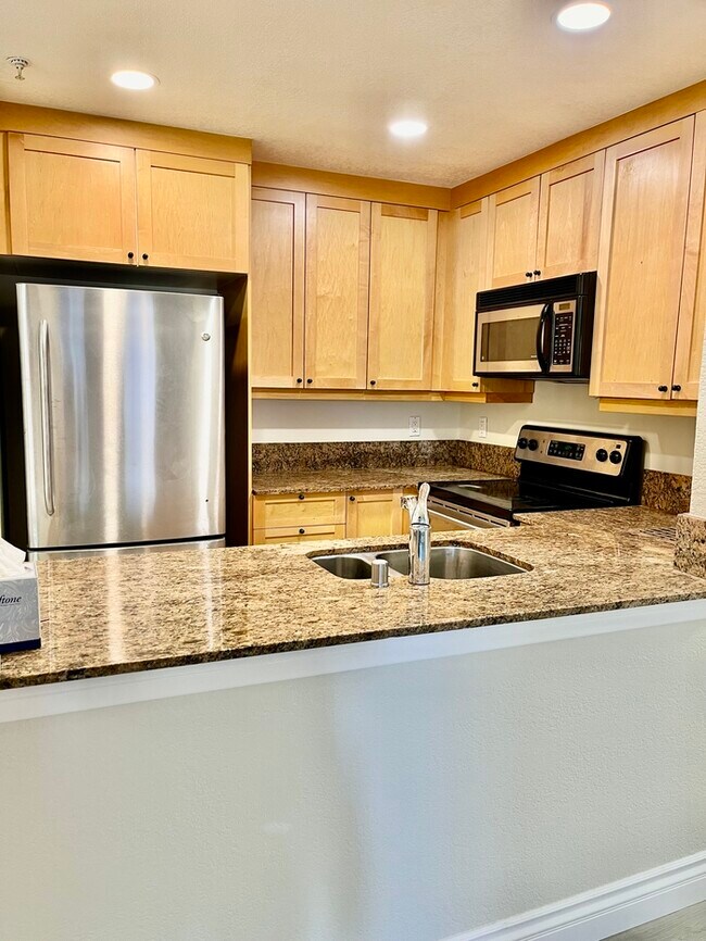 Building Photo - 3550 Lebon Dr