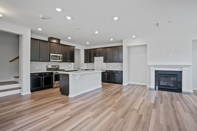 Foto del edificio - End Unit  Townhome | Open floor plan | 2 C...