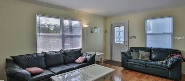 Interior Photo - 408-412 Venetian Dr