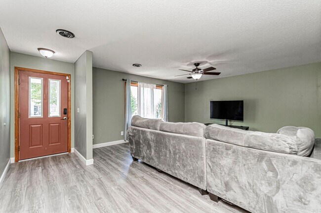Building Photo - Single Family Home