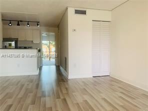 Building Photo - 1 br, 1 bath Condo - Cypress Village