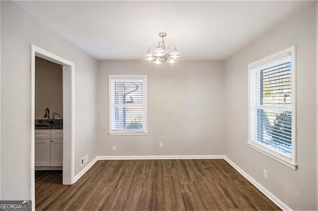 Building Photo - 2077 Rosewood Rd