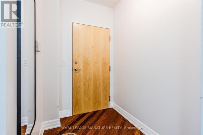 Building Photo - 8 Scollard St