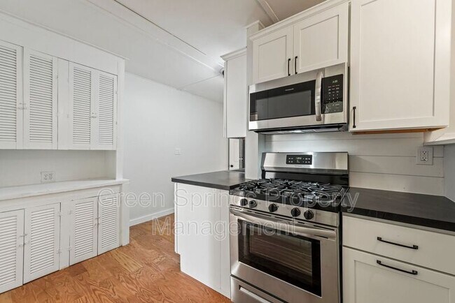 Foto del edificio - 42-44-44 Saratoga Ave