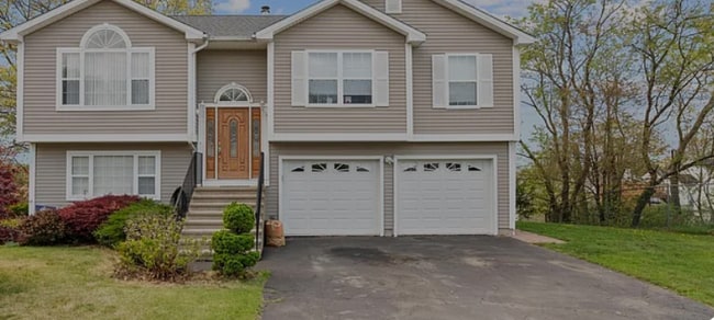 Photo - 13 Woodcrest Dr House