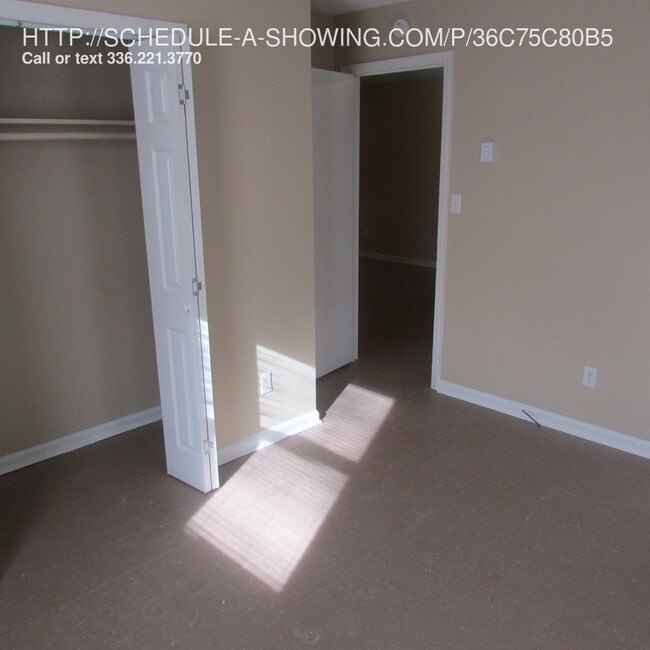 Building Photo - 1305 E Green Dr