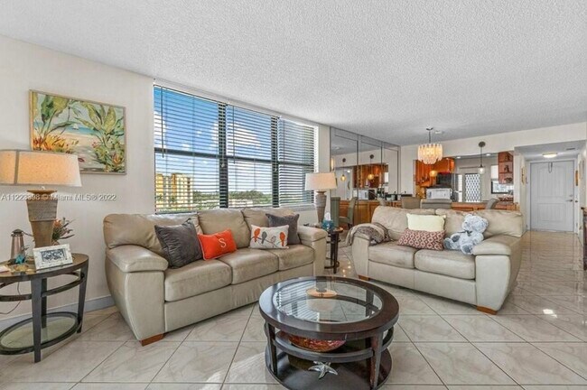 Building Photo - 801 N Ocean Blvd