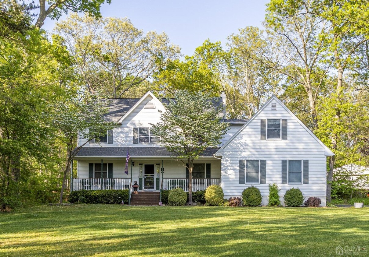 Primary Photo - 13 Mills Ln
