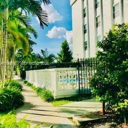 Foto del edificio - 2425 NE 135th St