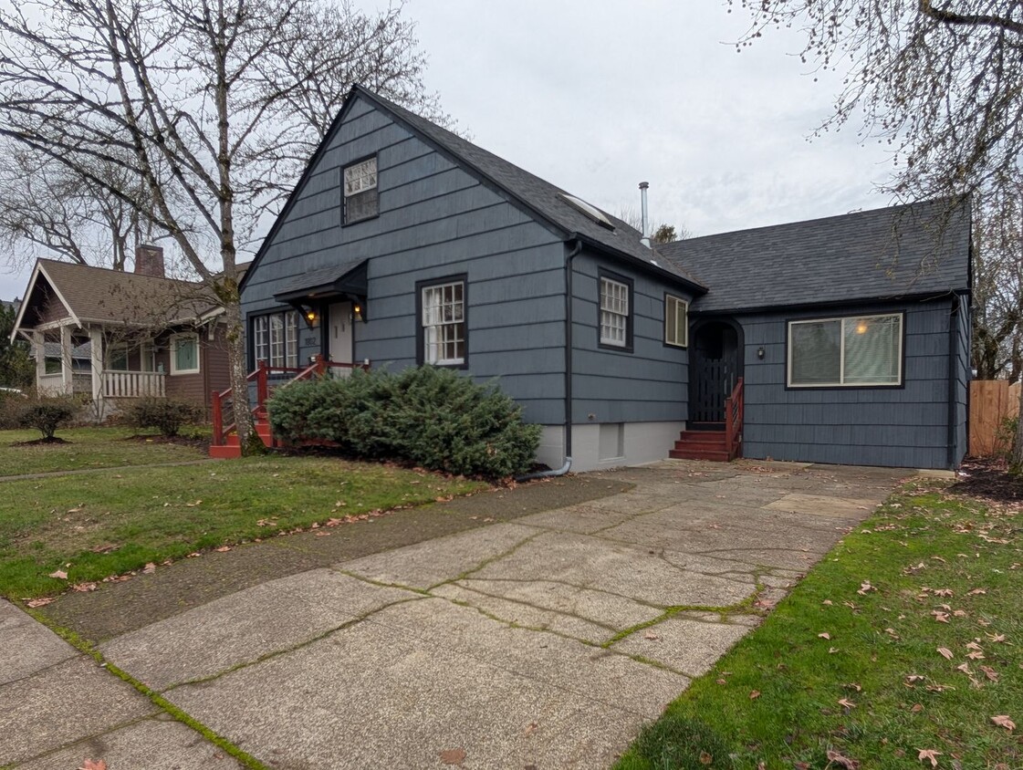 Primary Photo - Fantastic 4-Bedroom, 2-Bath Home In Eugene...