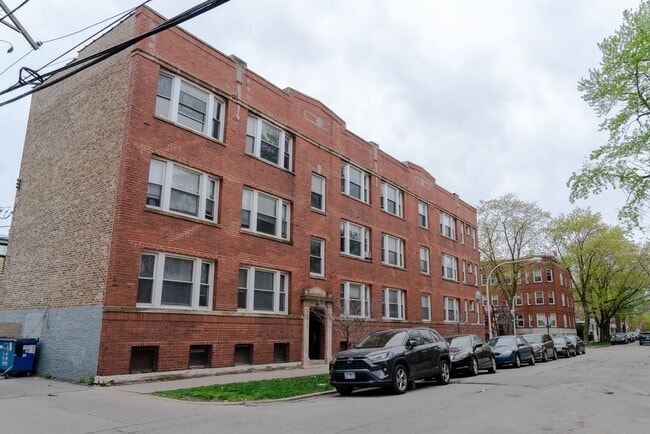 Photo - Lakeview / Southport Corridor - 2 Bed / 1 Bath - Heat Included Apartment