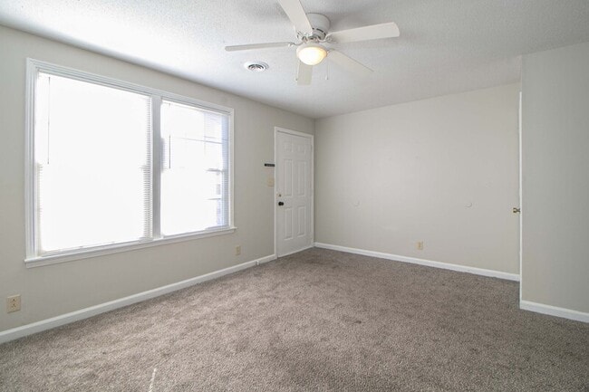 Foto del edificio - 810 Golf View Pl