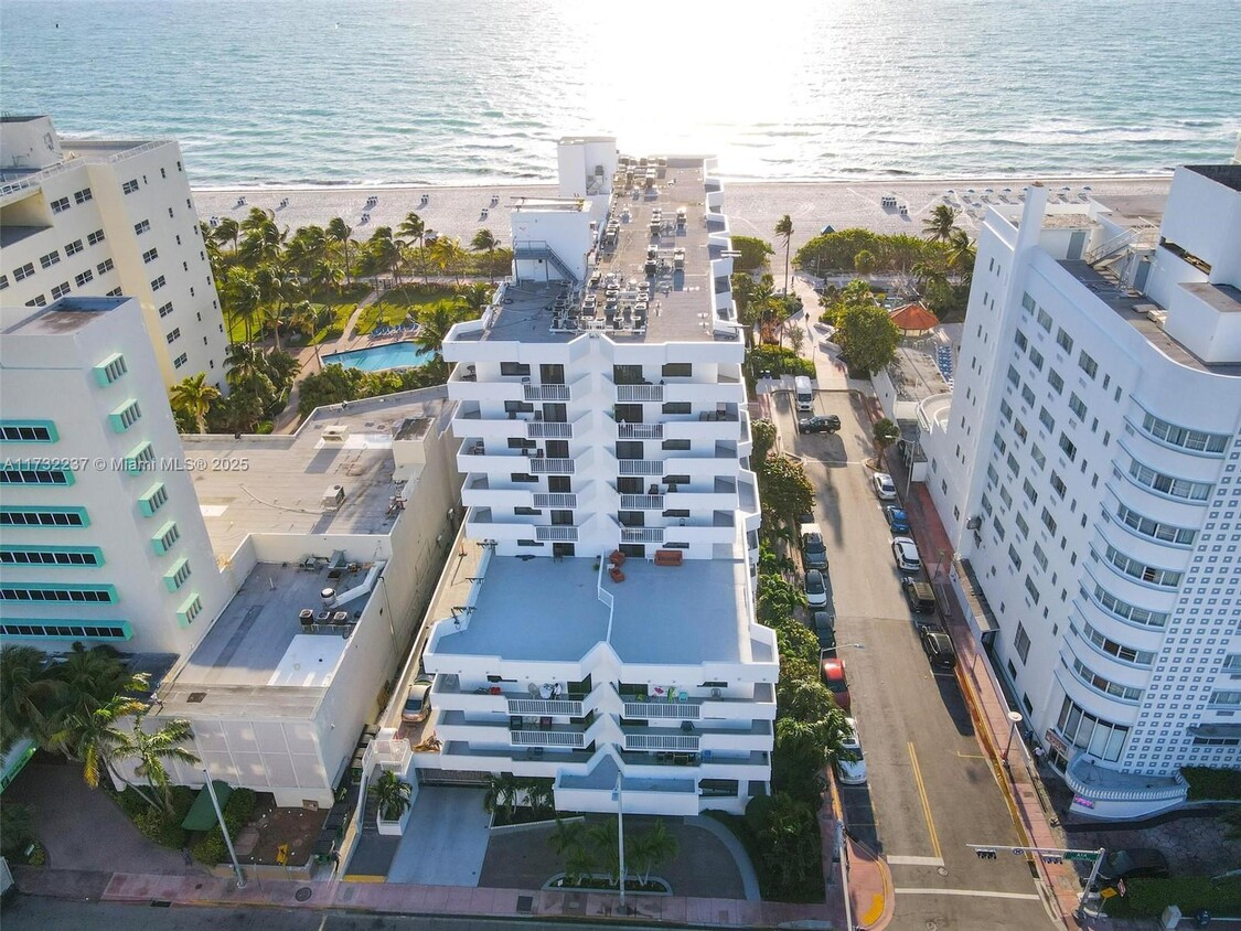 Foto principal - 4301 Collins Ave