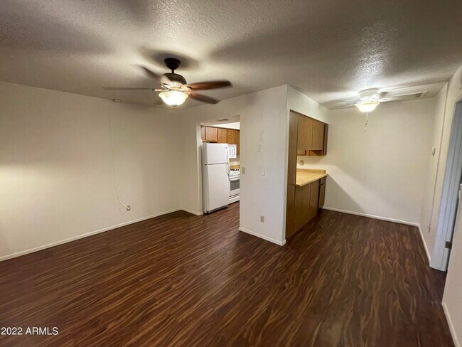 Foto del edificio - 3916 N Iowa Ave